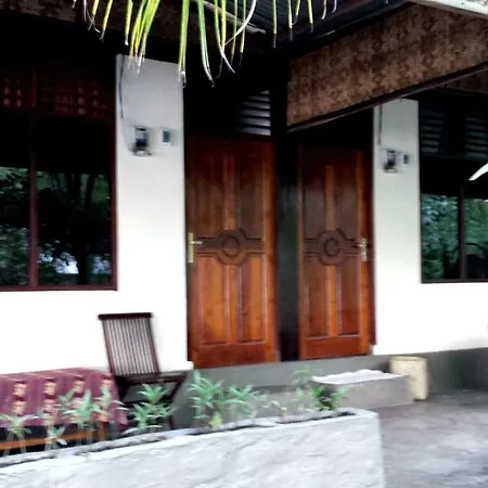 Pantai Paris Homestay Maumere Exterior photo